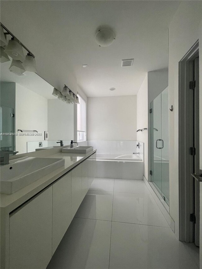 Building Photo - 6855 NW 103rd Ave