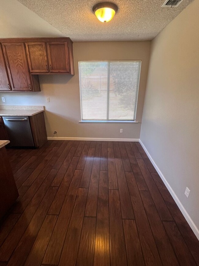 Building Photo - NICE UPDATED HOME IN CITRUS HEIGHTS!!