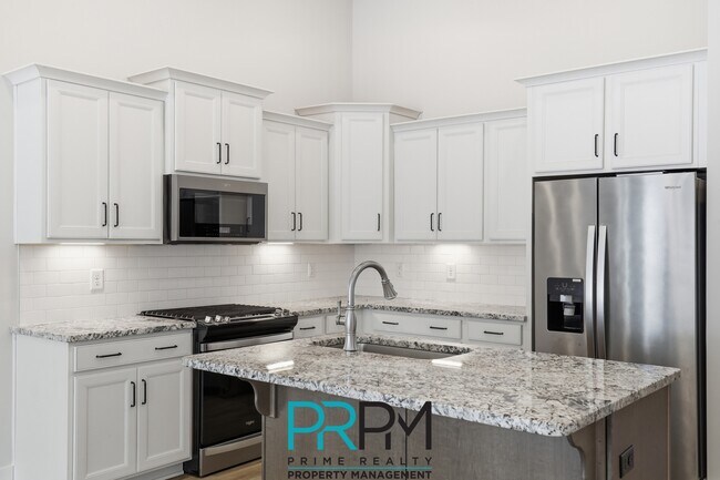 Building Photo - 6 Thornfield Dr