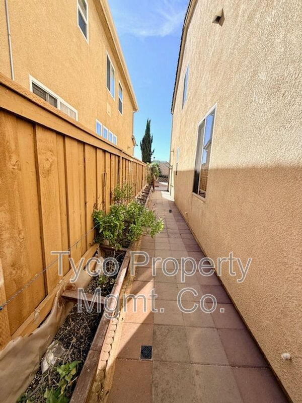 Building Photo - 5215 Sandbar Cove Way