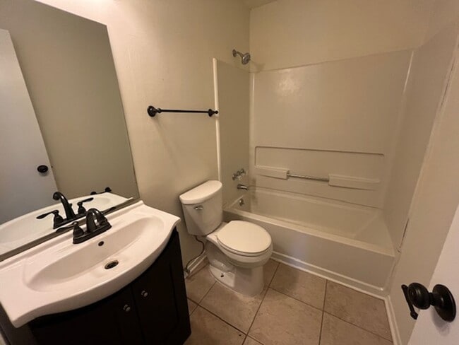 Building Photo - Renovated 3 Bedroom 2 Bath Home for Rent!