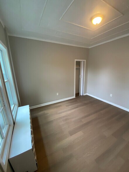 Building Photo - 445 Albany Ave