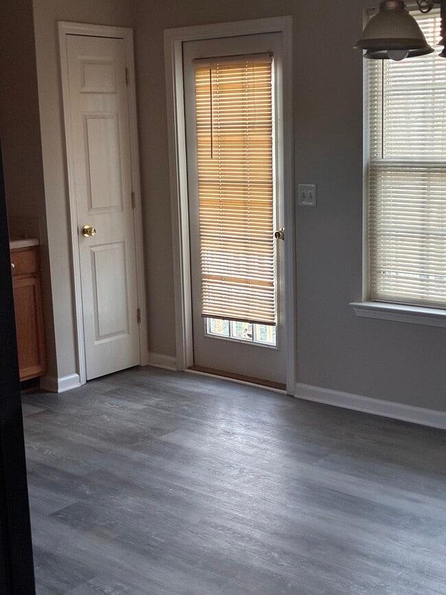 Building Photo - 110 Ashbury Dr