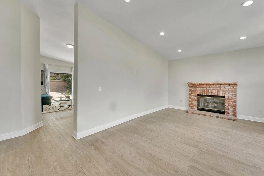 Building Photo - 43916 Silver Bow Rd