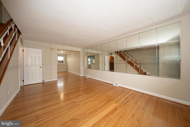 Building Photo - 130 Ivy Ct