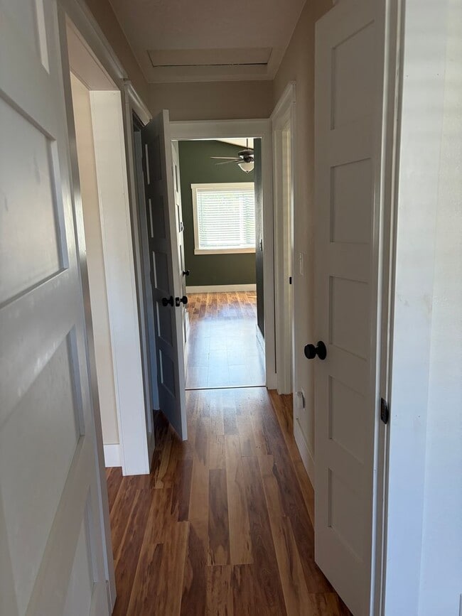 Building Photo - Cozy Two Bedroom Home Tucked Away in Newberg