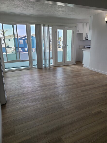 Building Photo - 2026 Hermosa Ave