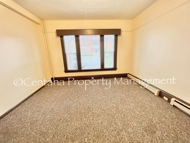 Building Photo - 3 bedroom apartment near Campus, Park St (...