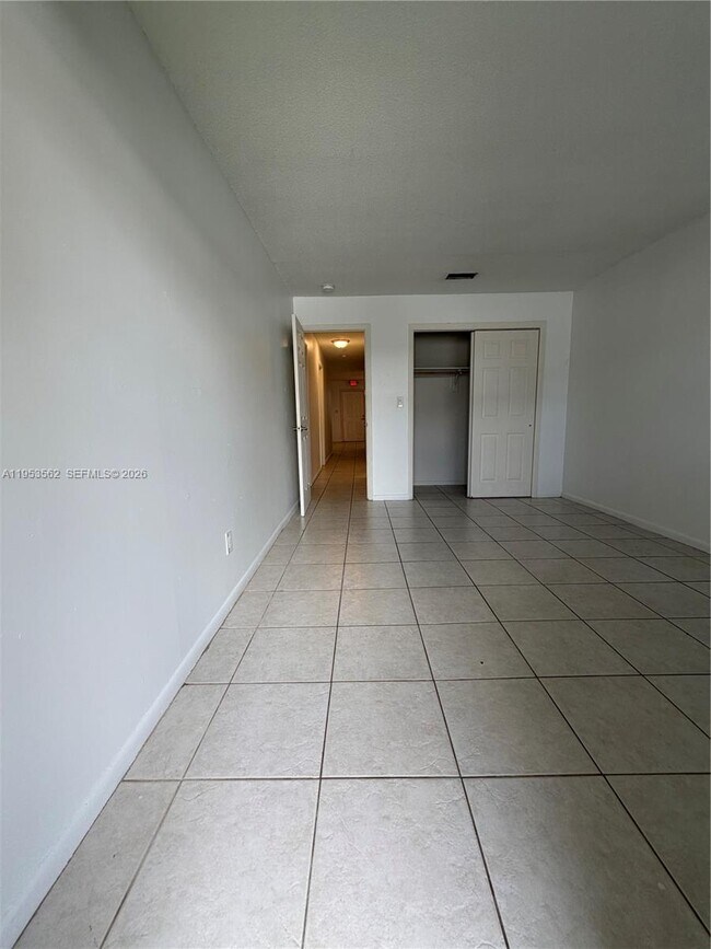 Building Photo - 951 SW 16th St