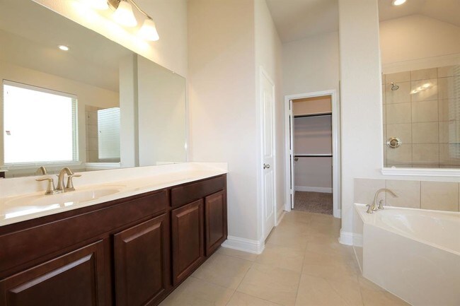 Building Photo - 18 Salado Vista Ct