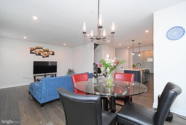 Building Photo - 500 Sterling Dr