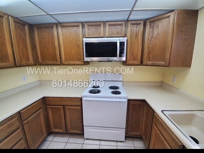 Building Photo - This property offers a NO DEPOSIT option a...