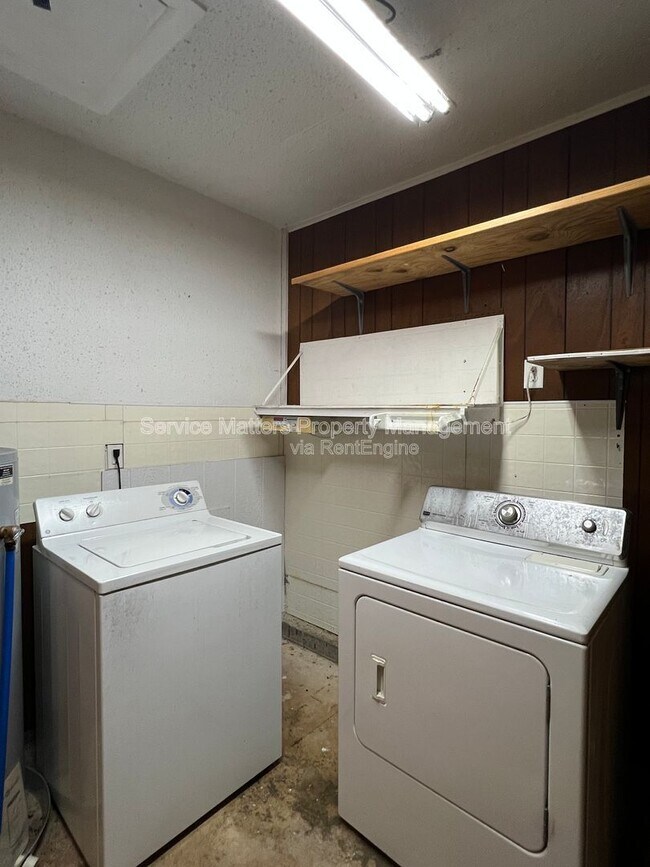 Building Photo - 3227 Fresno Ave