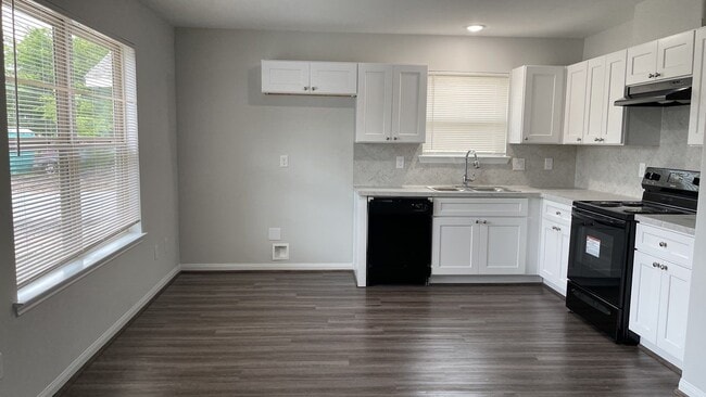 Building Photo - 312 De Haven St