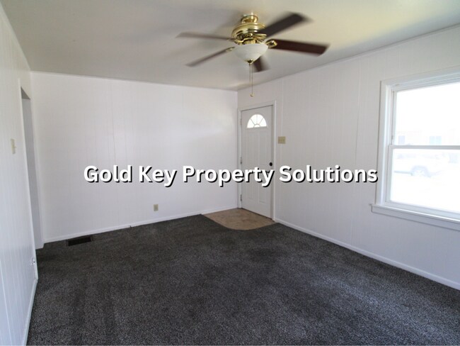 Building Photo - MEADOWBROOK AREA 2 BR 1 BA House with Central Air and Garage (SECTION 8 APPROVED)