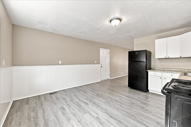 Building Photo - 3743 Breen Dr