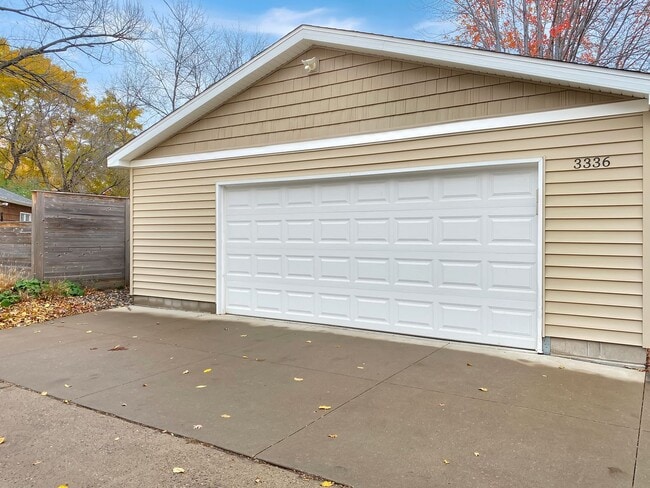 Building Photo - 3338 Library Ln