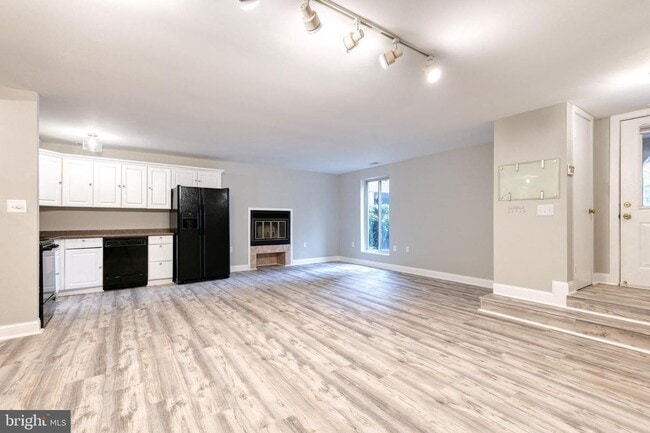 Building Photo - 2 Bed/2 Bath Patio Level Condo in Otterbei...
