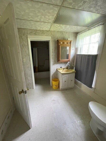 Building Photo - 4302 Lakeside Dr