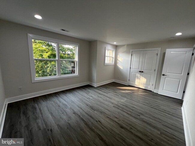 Building Photo - 920 Brompton St