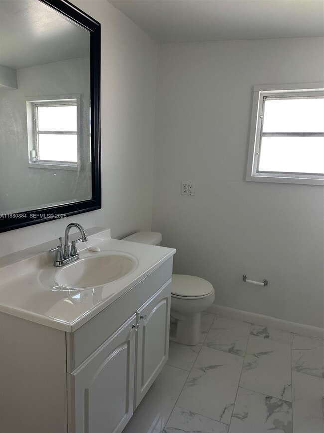 Building Photo - 708 S Bond St