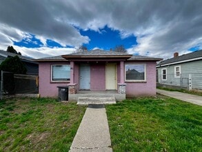 Building Photo - C914