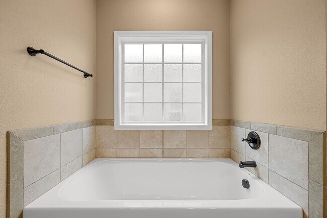 Building Photo - Pet Friendly in Sango!
