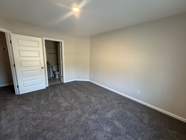 Building Photo - 203 Mountaindale Dr