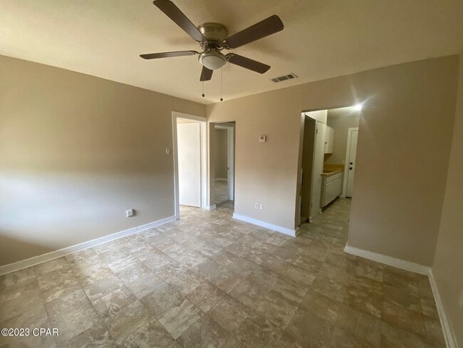 Building Photo - 619 E 13th St