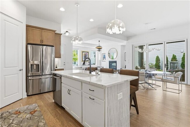 Building Photo - 158 Kingwood Dr