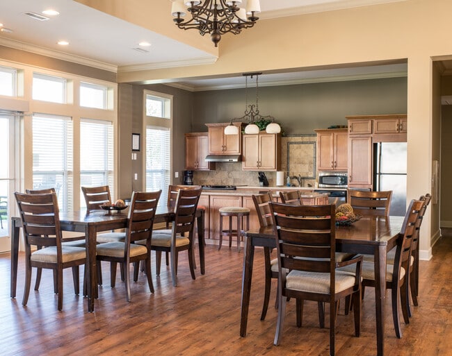 Building Photo - West Pine Residences