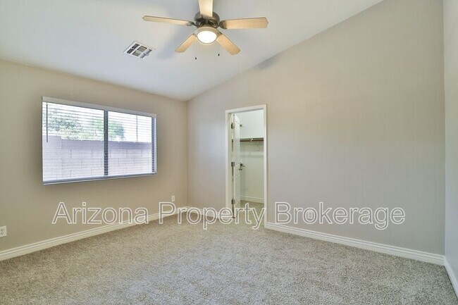 Building Photo - 451 E Appaloosa Rd