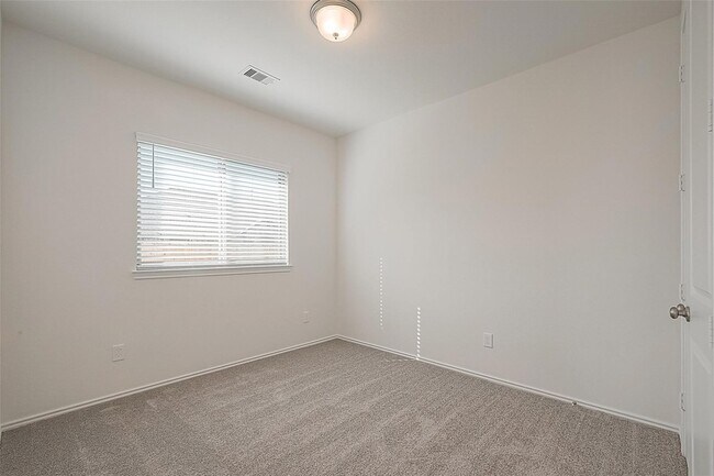 Building Photo - 1303 Munson Valley Rd