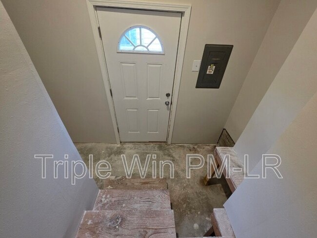 Building Photo - 5425 Chauvin Dr