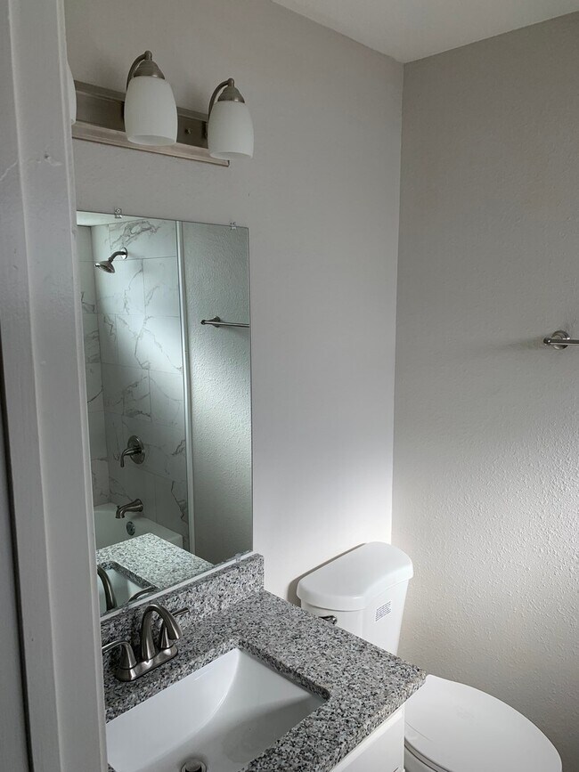 Building Photo - Beautifully remodeled 3/2