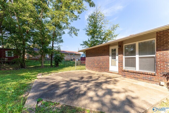 Building Photo - 2402 Mcclain Cir NW
