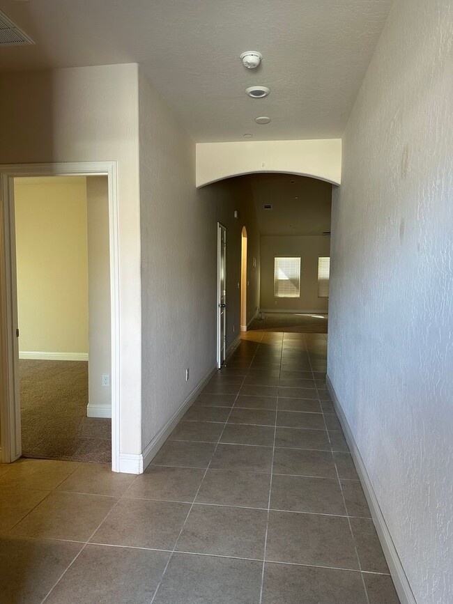 Building Photo - Must see this immaculate home!!!