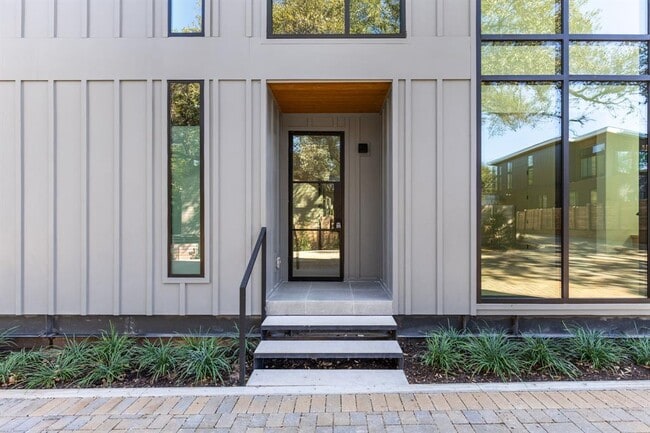 Building Photo - 1603 Chelsea Ln