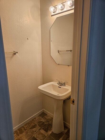 Downstairs bath - 5252 Sunny Beach Ln