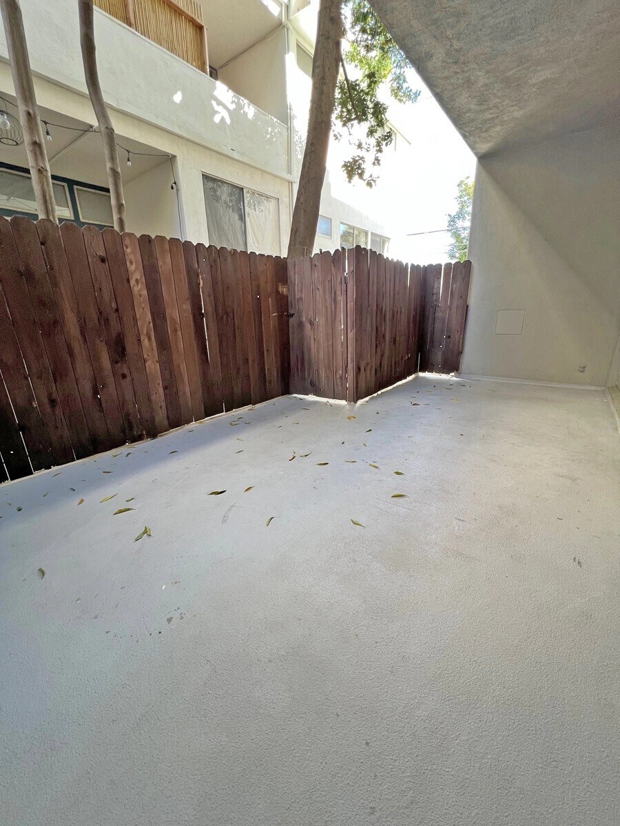 Building Photo - 11936 Darlington Ave