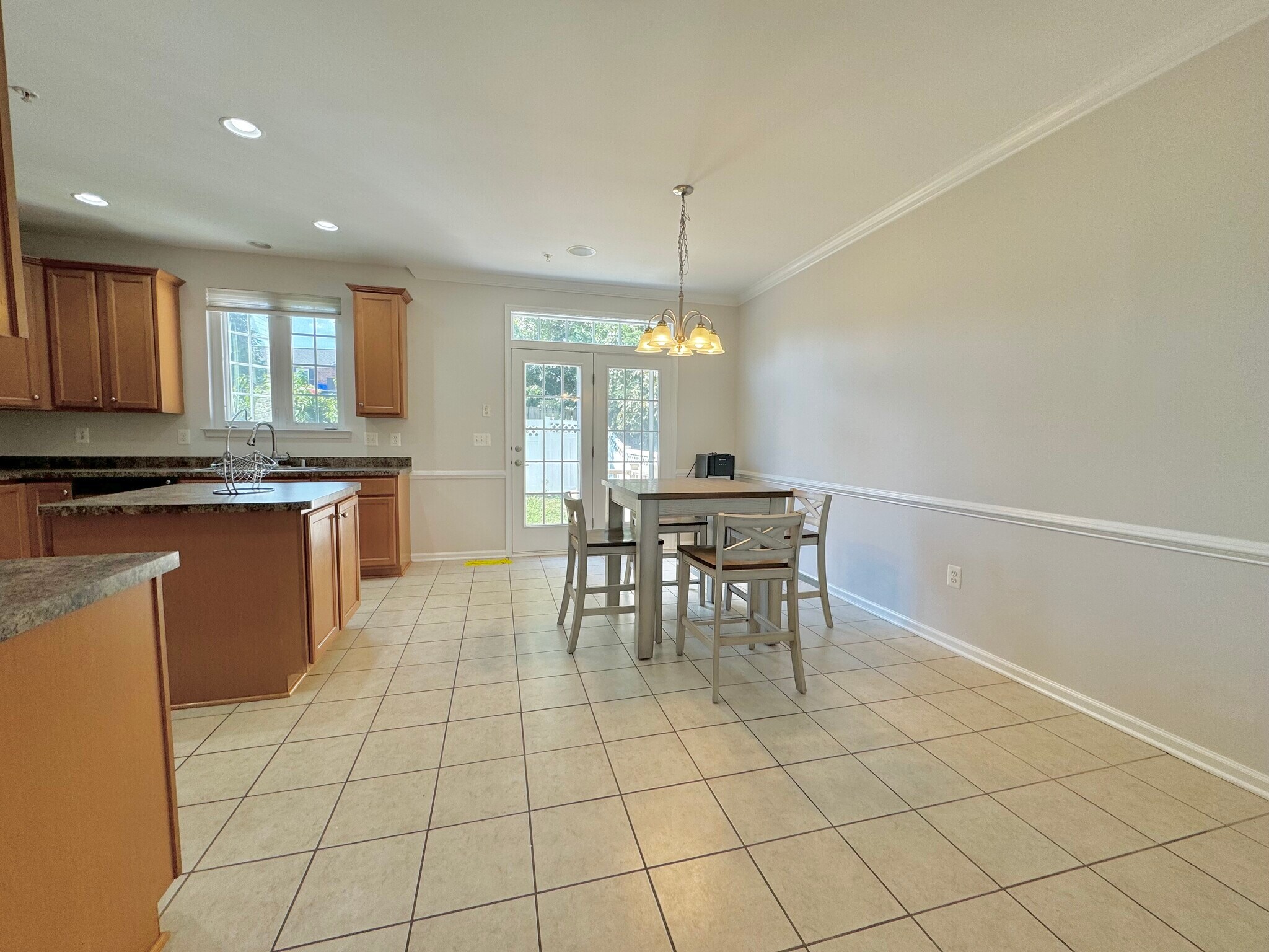 Dining - 25530 Joy Ln