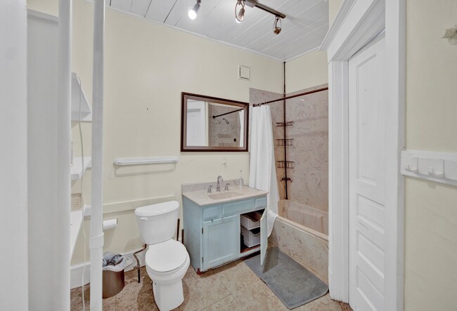 Building Photo - 819 Gaffield Pl