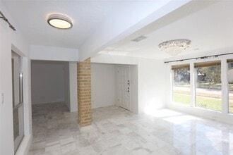 Building Photo - 2210 Shadowbriar Dr