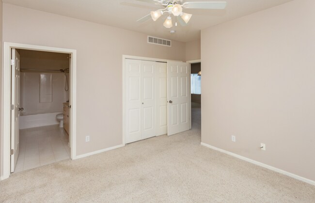 Building Photo - 1340 SE Florence Dr