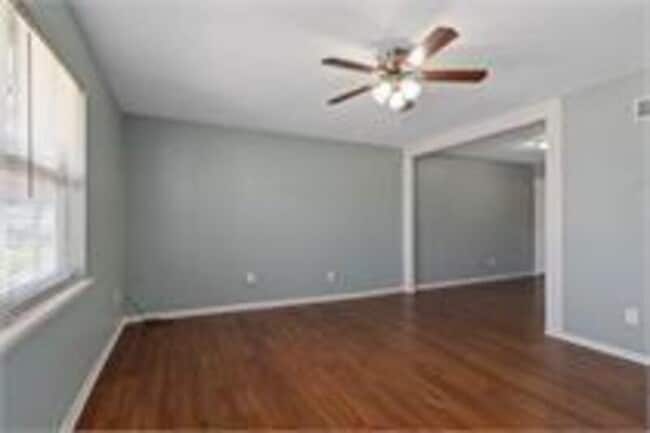 Building Photo - 214 SE Wingate St