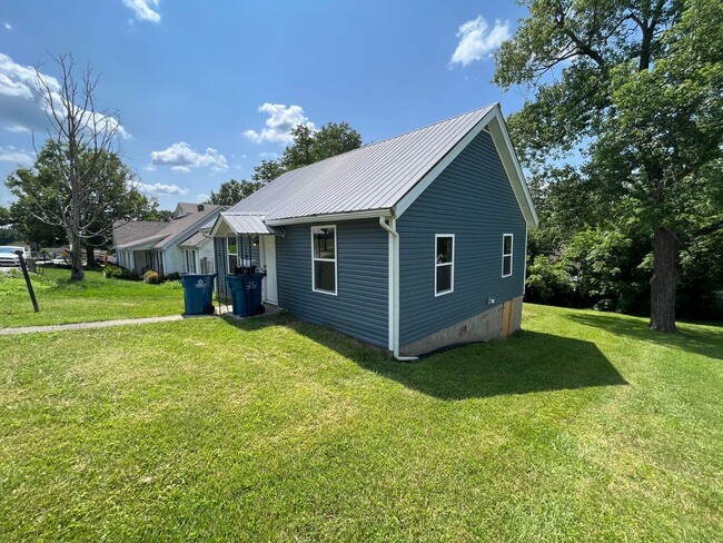 Primary Photo - 2 Bedroom Home in Harrodsburg!
