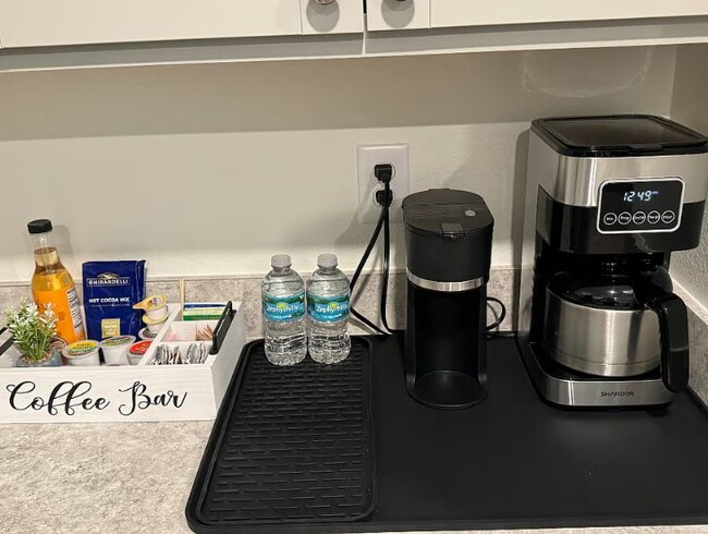 Building Photo - 5 Upland Pl