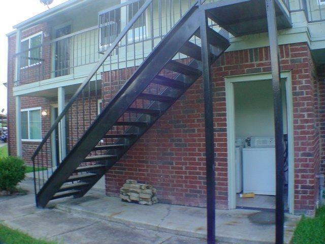 Building Photo - 5630 Brookview Ct