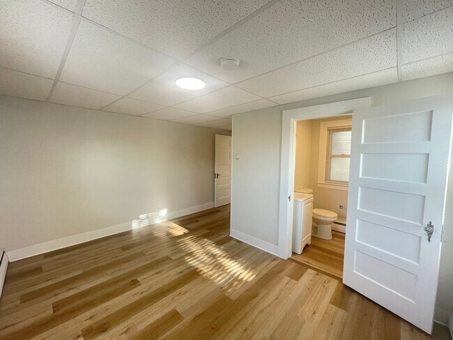 Building Photo - 55 Henriette St