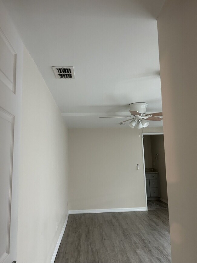 Building Photo - Fall in love with this beautifully maintained 3BR/2BA home!